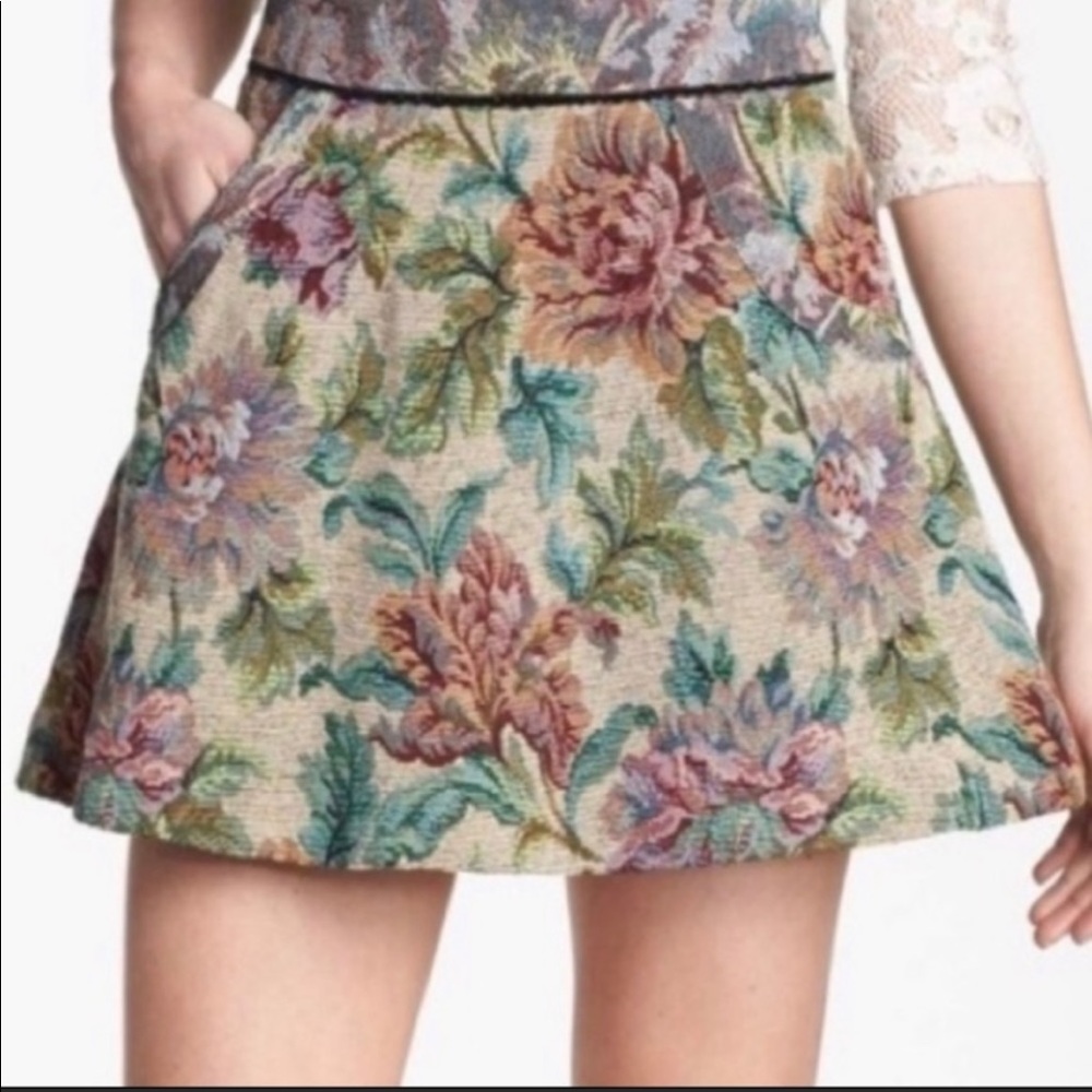 Free People floral tapestry mini skirt • size 2